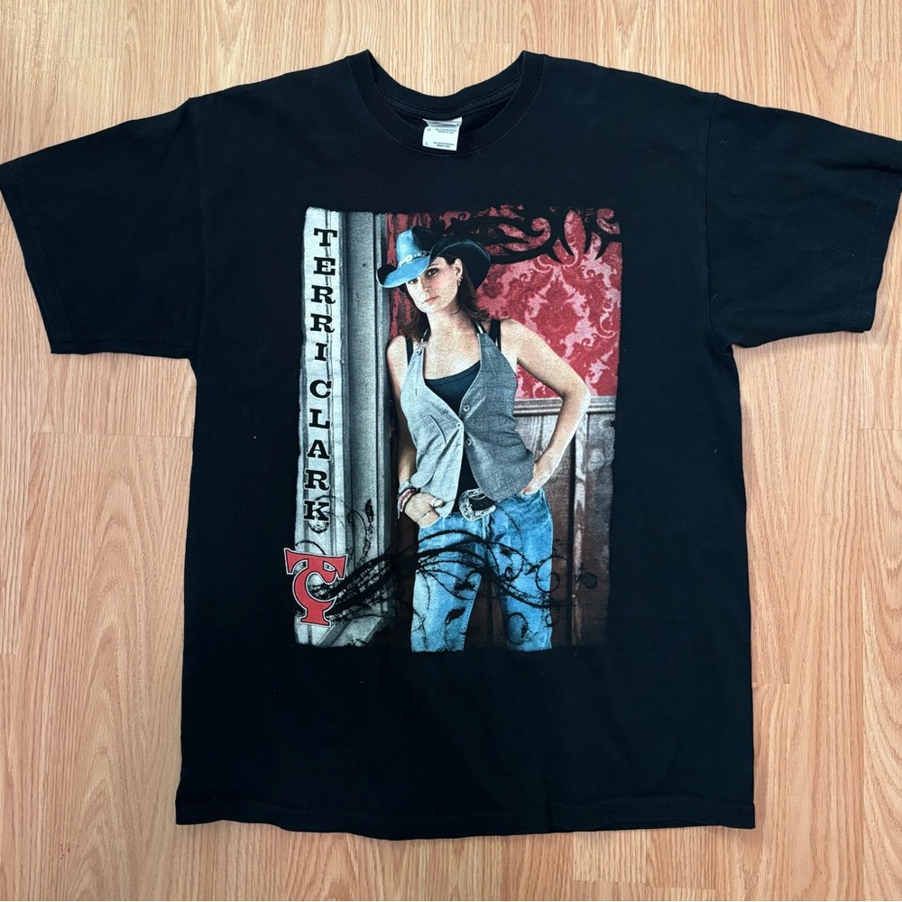 TERRI CLARK - 2009 "LONG WAY HOME" CONCERT TOUR T-SHIRT *NEW* / SZ. LARGE